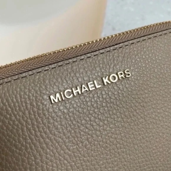 Michael Kors Large Flat Phone Case Wristlet‎ Wallet Truffle - Picture 4 of 4